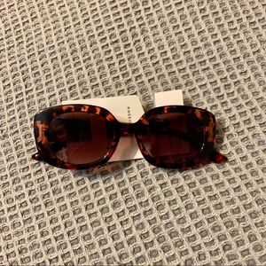 🌼NWT American Eagle women’s sunglasses🌼